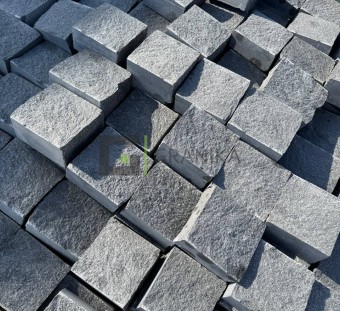 Брусчатка гранитная пилено-колотая Габбро Диабаз